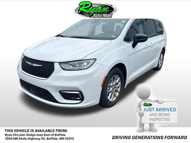 Photo of 2024 Bright White Clearcoat Chrysler Pacifica