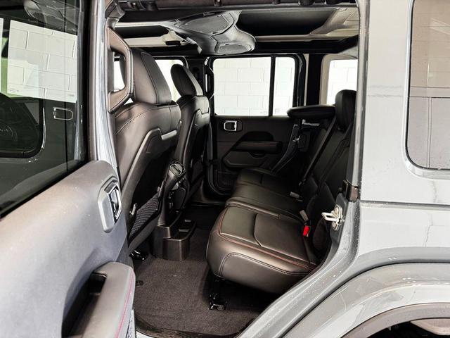 Photo of 2025 Anvil Clearcoat Jeep Wrangler