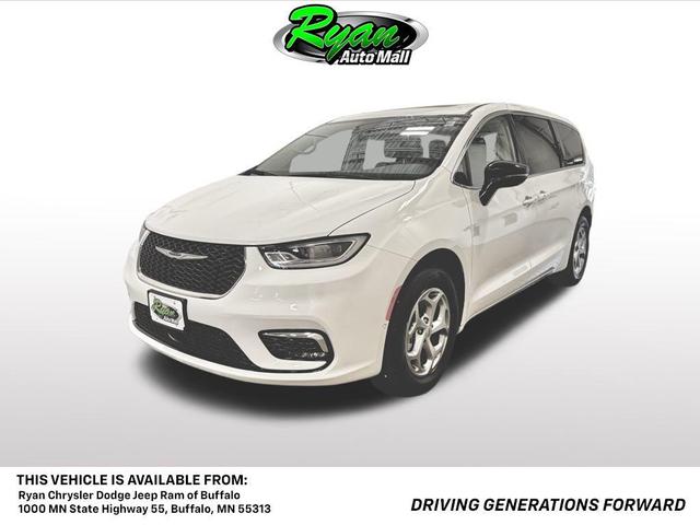 Photo of 2024 Bright White Clearcoat Chrysler Pacifica