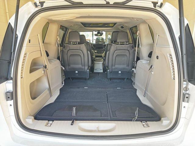 Photo of 2024 Bright White Clearcoat Chrysler Pacifica