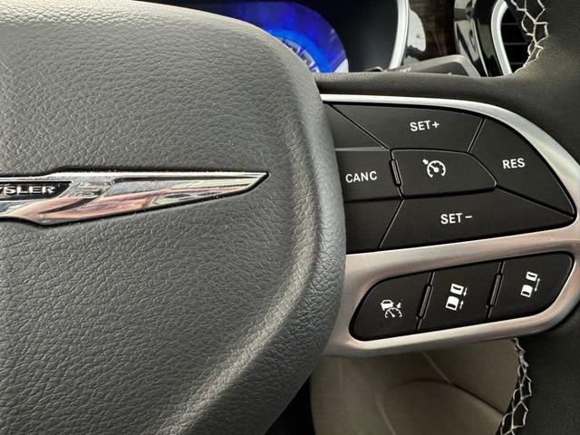 Photo of 2024 Bright White Clearcoat Chrysler Pacifica