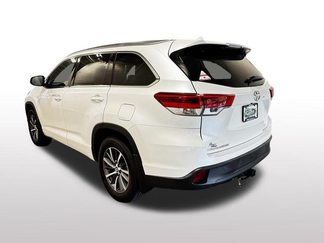 Photo of 2017 Blizzard Pearl Toyota Highlander