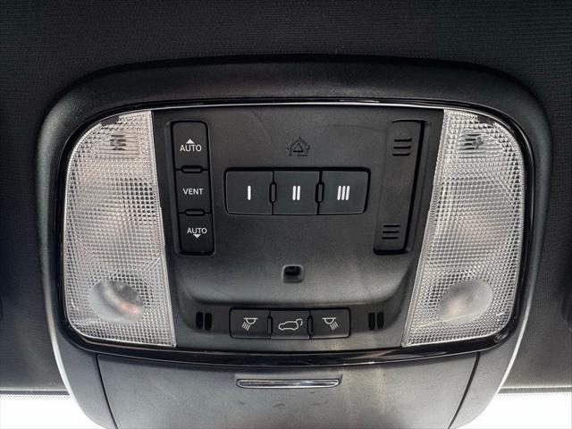 Photo of 2023 DB Black Crystal Clearcoat Dodge Durango