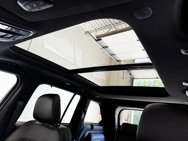 Photo of 2025 Diamond Black Crystal Pearlcoat Jeep Grand Cherokee