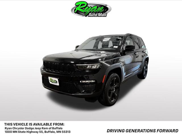 Photo of 2025 Diamond Black Crystal Pearlcoat Jeep Grand Cherokee