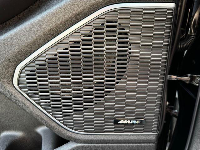 Photo of 2025 Diamond Black Crystal Pearlcoat Jeep Grand Cherokee
