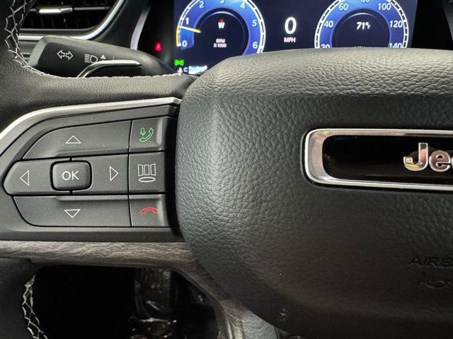 Photo of 2025 Diamond Black Crystal Pearlcoat Jeep Grand Cherokee