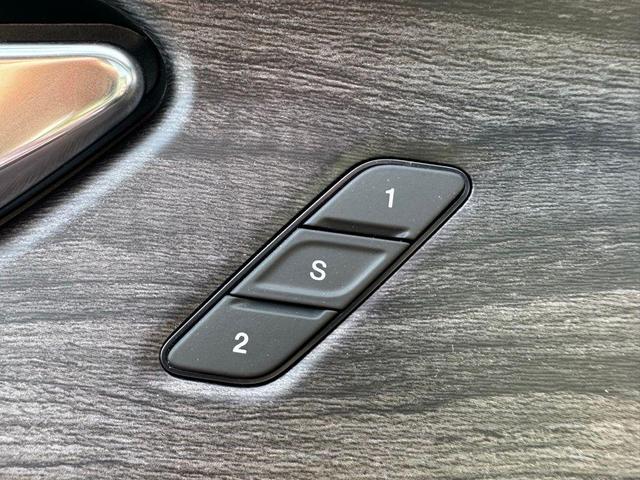 Photo of 2025 Diamond Black Crystal Pearlcoat Jeep Grand Cherokee
