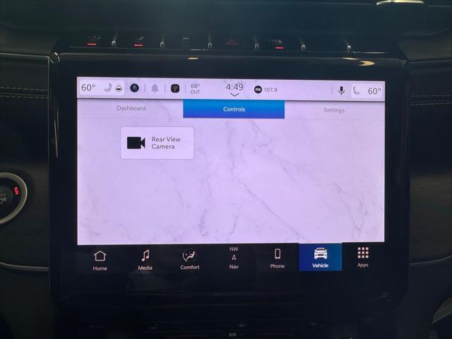 Photo of 2025 Diamond Black Crystal Pearlcoat Jeep Grand Cherokee