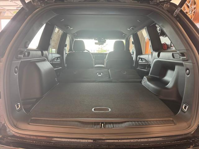 Photo of 2025 Diamond Black Crystal Pearlcoat Jeep Grand Cherokee