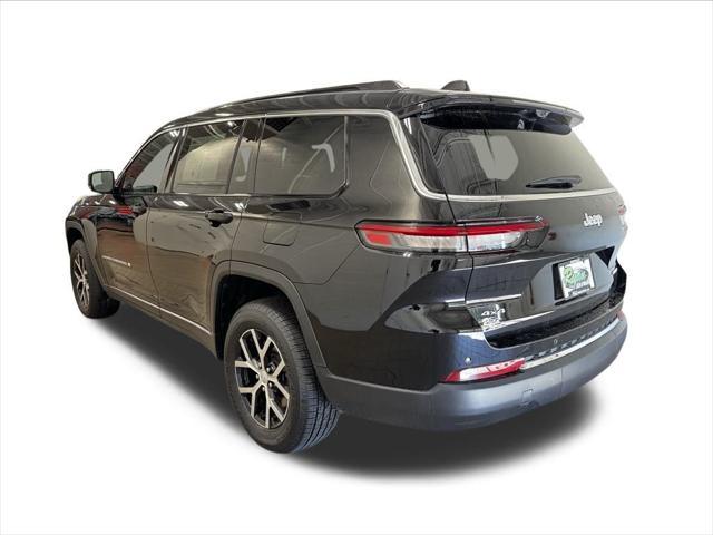 Photo of 2024 Diamond Black Crystal Pearlcoat Jeep Grand Cherokee L