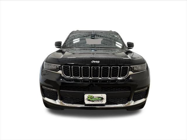 Photo of 2024 Diamond Black Crystal Pearlcoat Jeep Grand Cherokee L