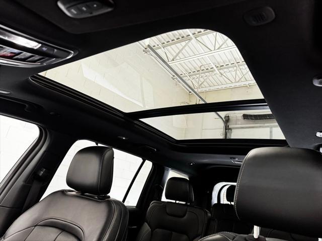 Photo of 2024 Diamond Black Crystal Pearlcoat Jeep Grand Cherokee L