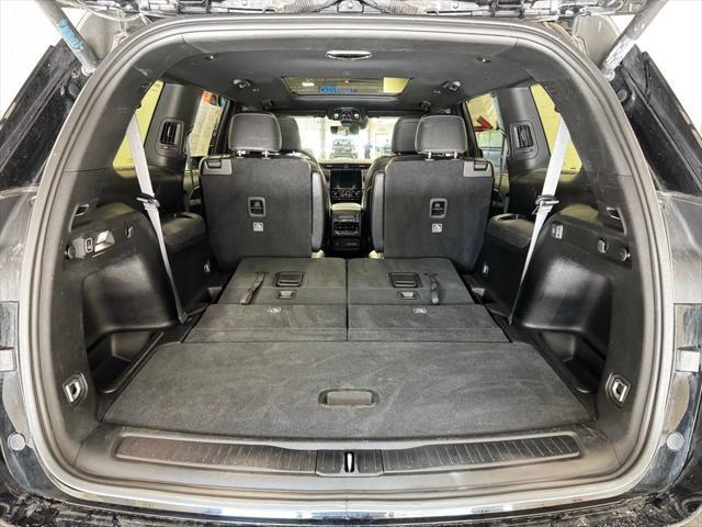 Photo of 2024 Diamond Black Crystal Pearlcoat Jeep Grand Cherokee L