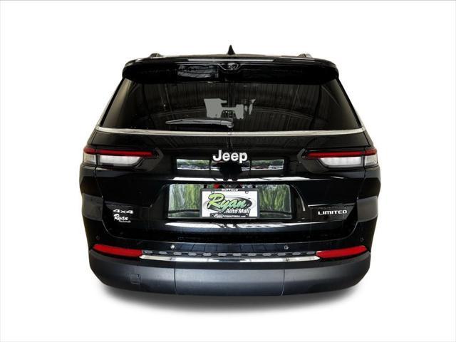 Photo of 2024 Diamond Black Crystal Pearlcoat Jeep Grand Cherokee L