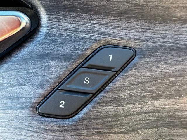 Photo of 2024 Diamond Black Crystal Pearlcoat Jeep Grand Cherokee L