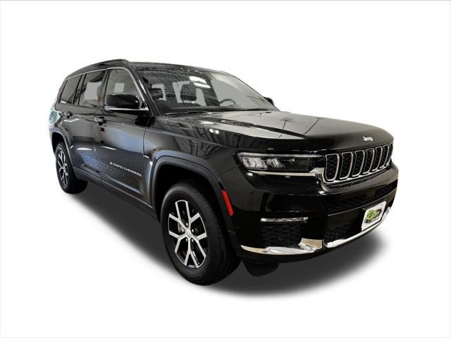 Photo of 2024 Diamond Black Crystal Pearlcoat Jeep Grand Cherokee L
