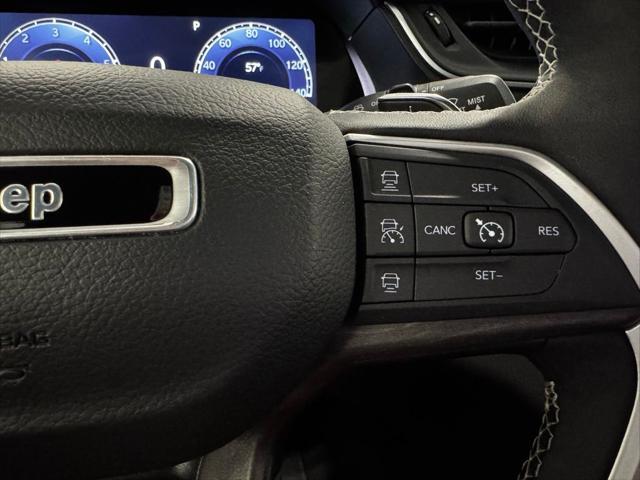 Photo of 2024 Diamond Black Crystal Pearlcoat Jeep Grand Cherokee L
