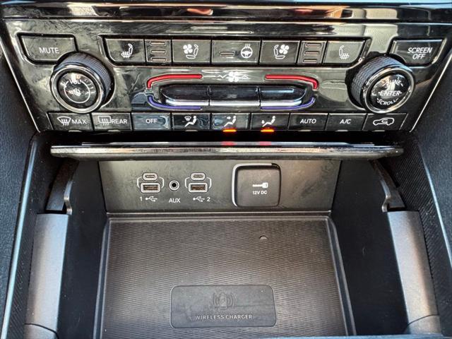 Photo of 2024 Diamond Black Crystal Pearlcoat Jeep Grand Cherokee L