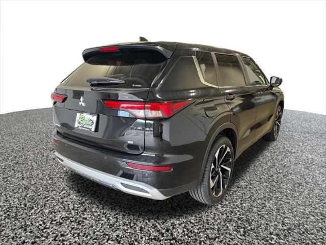 Photo of 2024 Black Mitsubishi Outlander