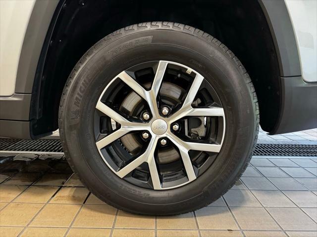 Photo of 2024 Silver Zynith Jeep Grand Cherokee L