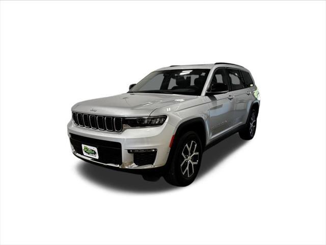 Photo of 2024 Silver Zynith Jeep Grand Cherokee L