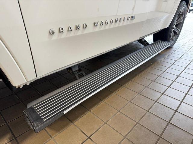 Photo of 2023 Bright White Clearcoat Jeep Grand Wagoneer