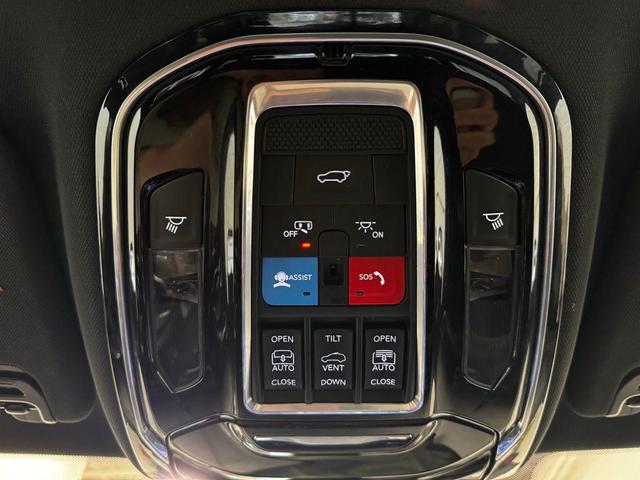Photo of 2023 Bright White Clearcoat Jeep Grand Wagoneer