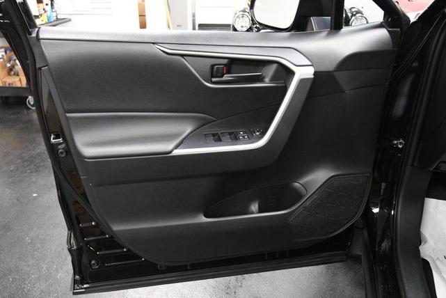 Photo of 2022 Midnight Black Metallic Toyota RAV4