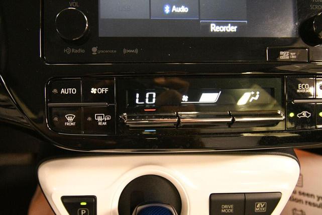 Photo of 2016 Pearl Toyota Prius