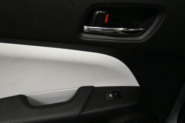 Photo of 2016 Pearl Toyota Prius