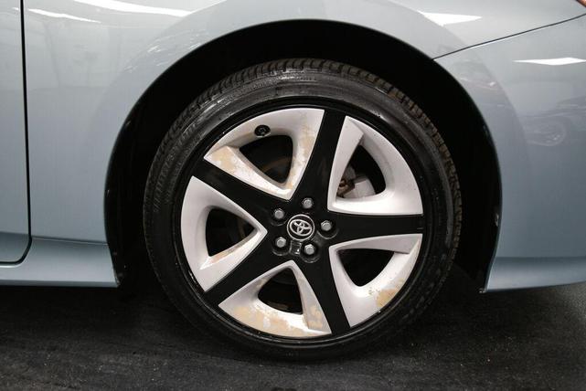 Photo of 2016 Pearl Toyota Prius