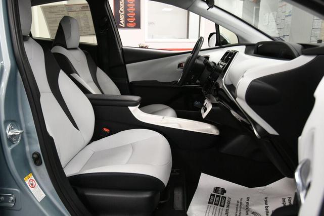 Photo of 2016 Pearl Toyota Prius