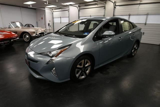 Photo of 2016 Pearl Toyota Prius