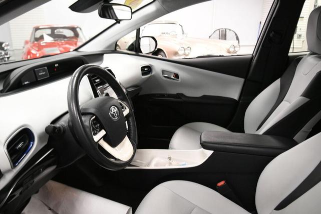 Photo of 2016 Pearl Toyota Prius