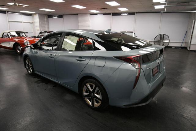 Photo of 2016 Pearl Toyota Prius