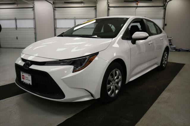 Photo of 2022 White Toyota Corolla