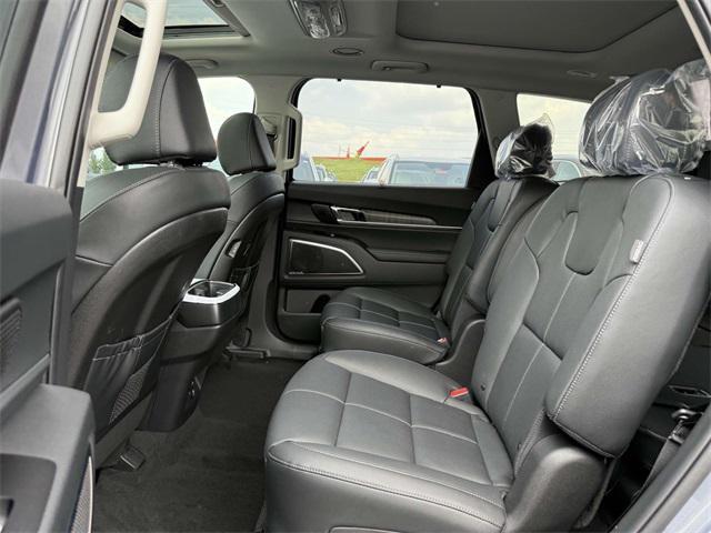 Photo of 2025 Everlasting Silver Kia Telluride