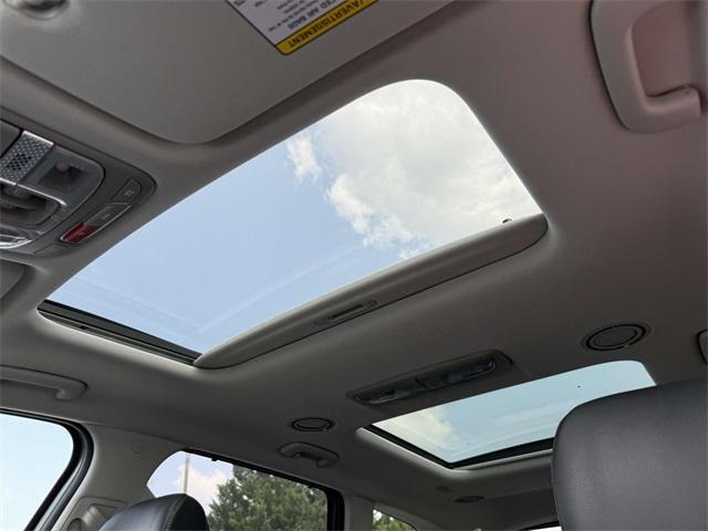 Photo of 2025 Everlasting Silver Kia Telluride