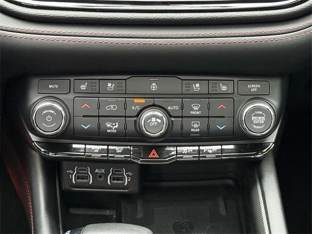 Photo of 2021 White Knuckle Clearcoat Dodge Durango