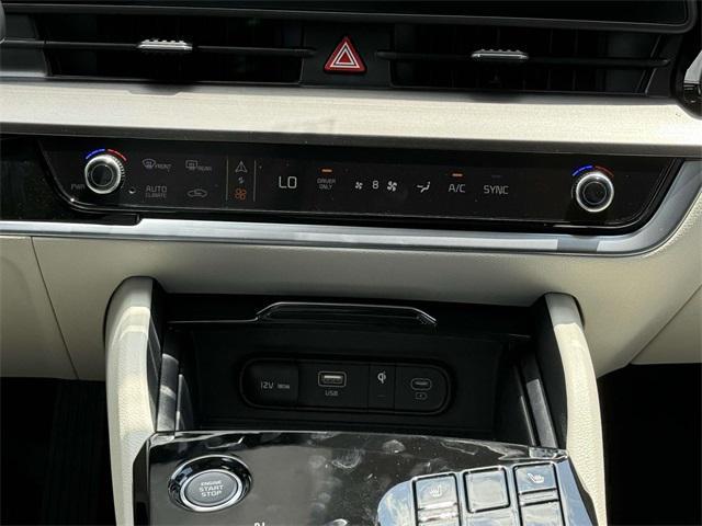 Photo of 2025 Fusion Black Kia Sportage Hybrid
