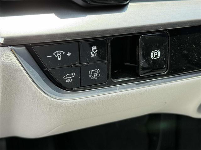Photo of 2025 Fusion Black Kia Sportage Hybrid