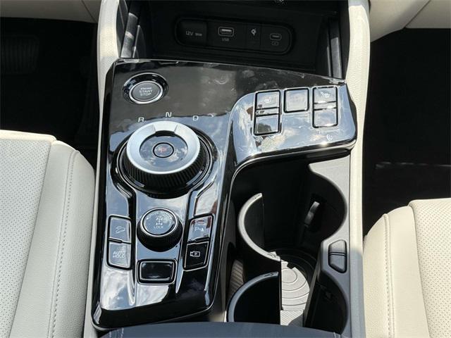 Photo of 2025 Fusion Black Kia Sportage Hybrid
