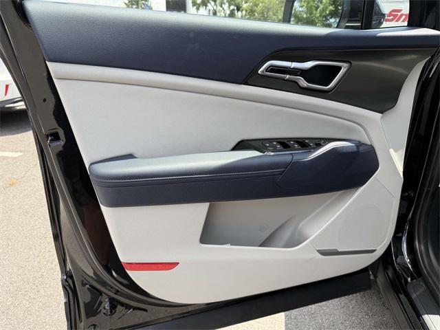 Photo of 2025 Fusion Black Kia Sportage Hybrid