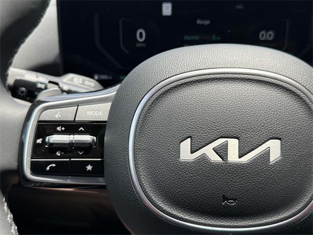Photo of 2025 Silver Kia Sorento Plug-In Hybrid