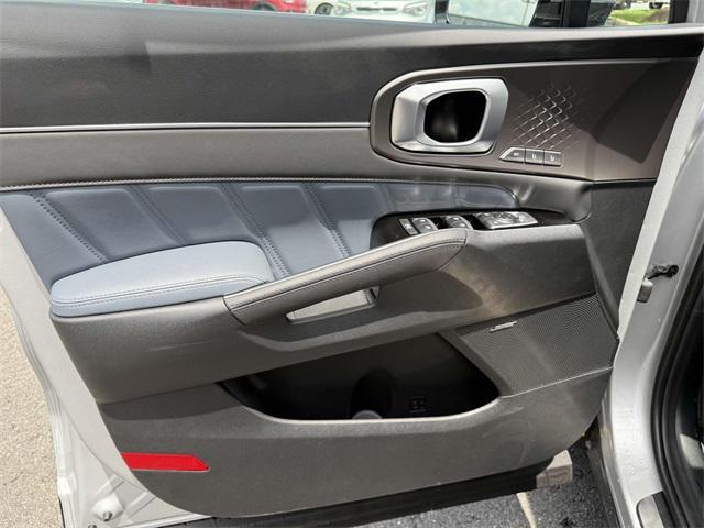 Photo of 2025 Silver Kia Sorento Plug-In Hybrid
