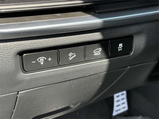Photo of 2025 White Pearl Kia Telluride