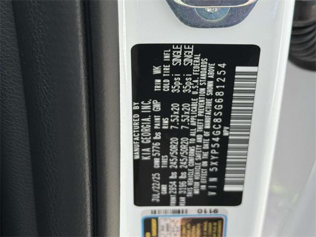 Photo of 2025 White Pearl Kia Telluride