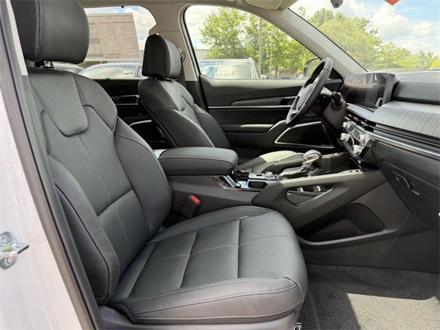 Photo of 2025 White Pearl Kia Telluride