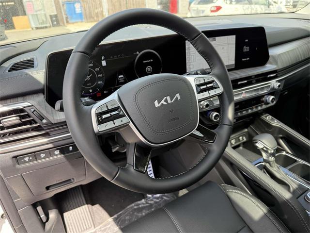 Photo of 2025 White Pearl Kia Telluride